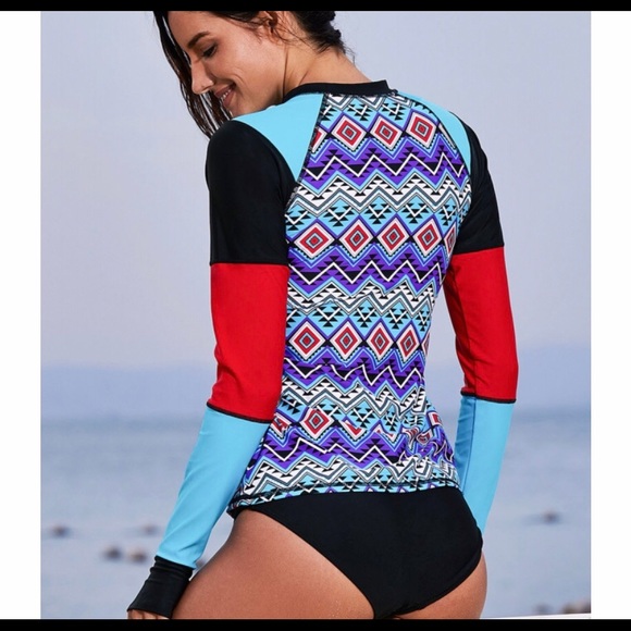 Geometric Pattern Rashguard Top NWT - Picture 2 of 4